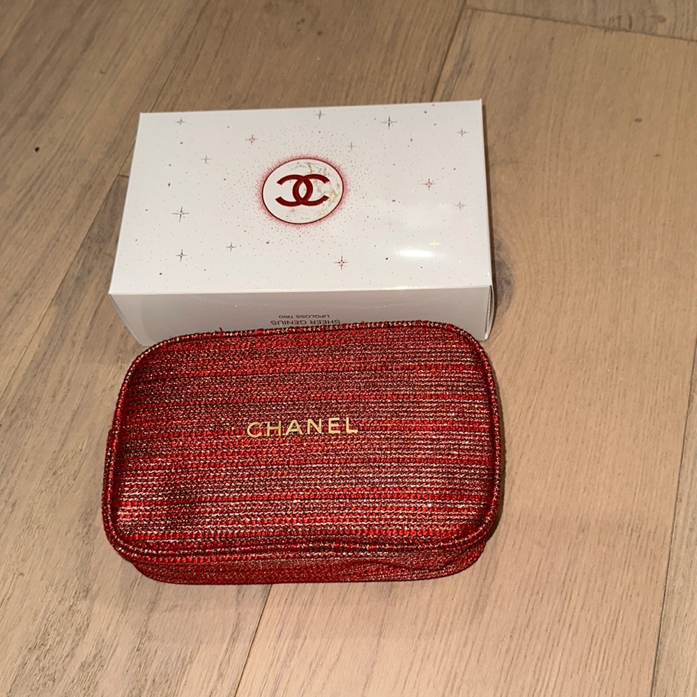 Chanel makeup bag 2022 - Picture 2 of 4